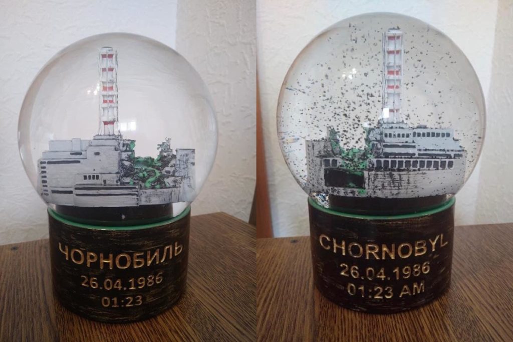 Bola de cristal de nieve. Recuerdo de Chernóbil.
