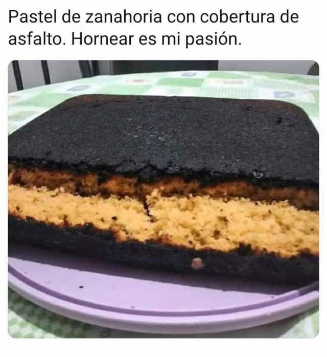 Pastel de zanahoria con cobertura de asfalto. Hornear es mi pasión.