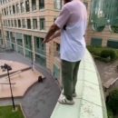 Un backflip desde lo alto de un edificio